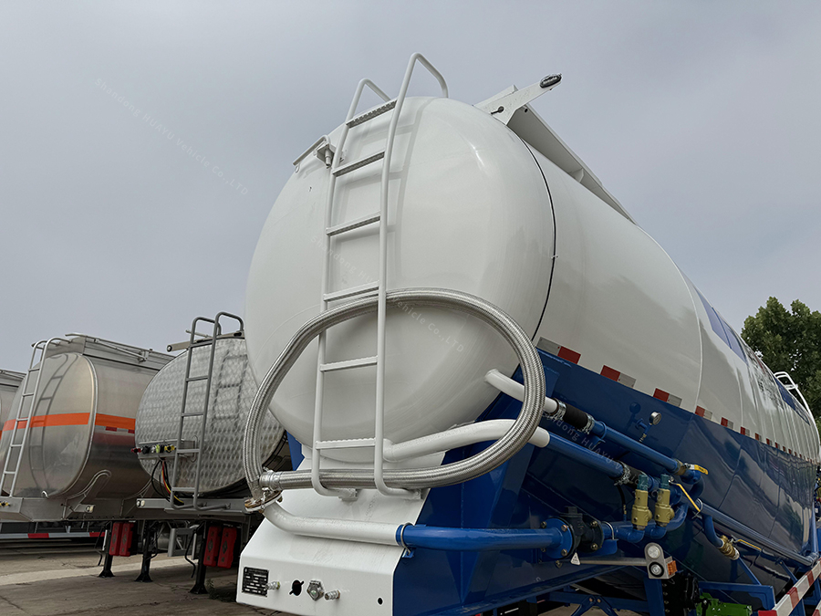 Tri Axles 40CBM Pneumatic Tanker Trailer