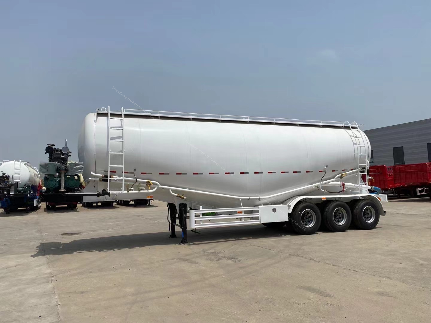 V-Shape Bulk Cement Tanker for Powder Transport