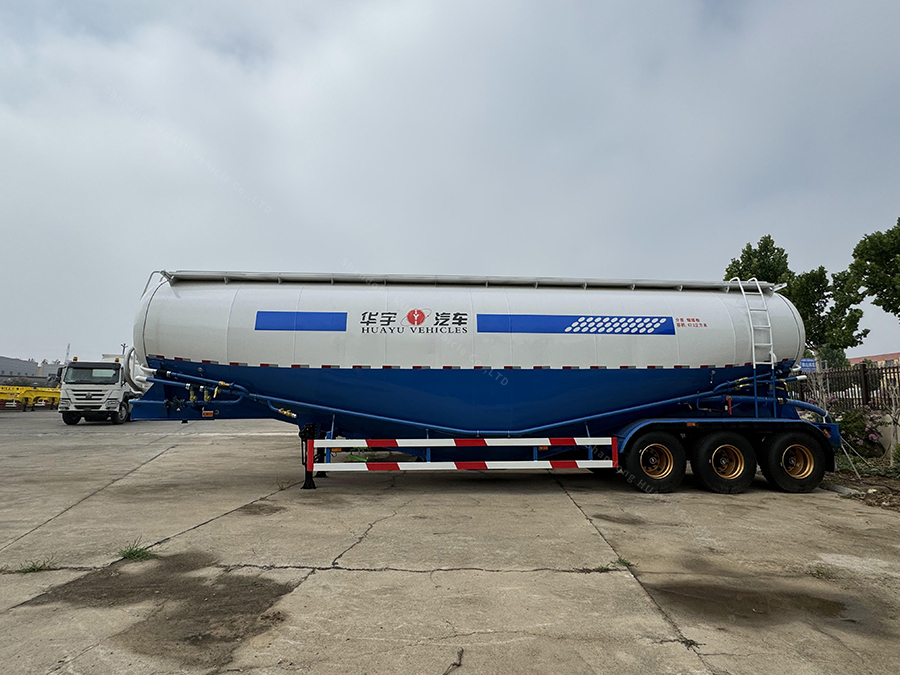 Pneumatic Tanker Trailer on the road